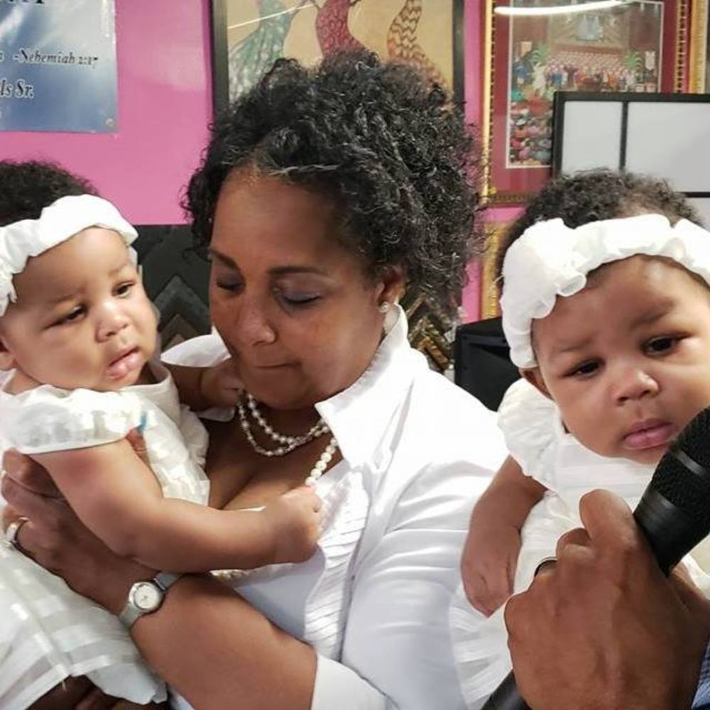 Meet your Posher, Helendora